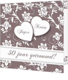 uitnodigingskaarten huwelijksjubileum - trouwkaart hartjes op bloemen taupe 50 jaar getrouwd, vk